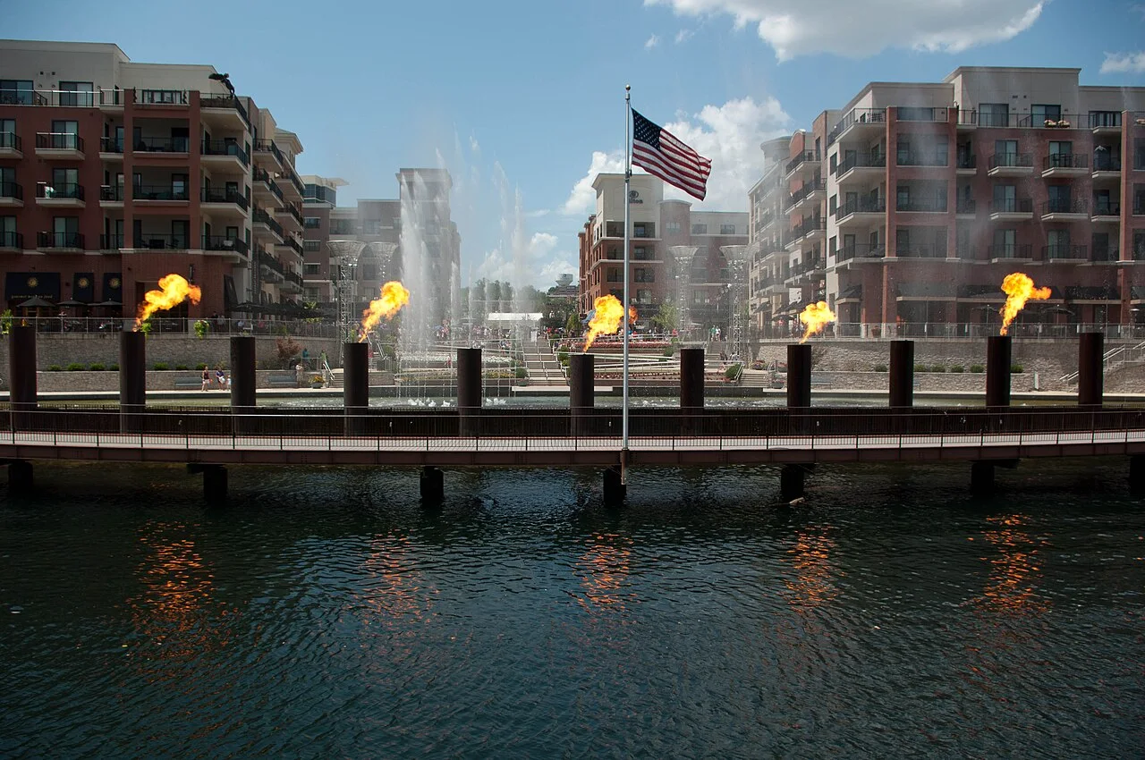 Branson Landing waterfront and fountain gathering area photographed in 2010